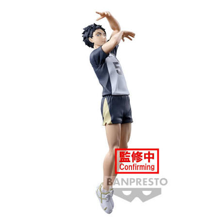 Figura Keiji Akaashi Haikyu Banpresto - vista frontal uniforme gris